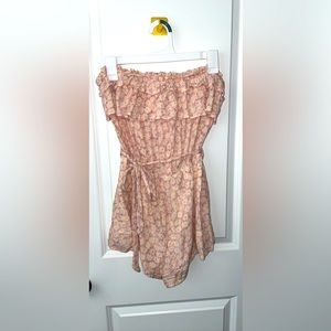 Super Cute Designer Le Lis Women’s tube top romper in size Medium.